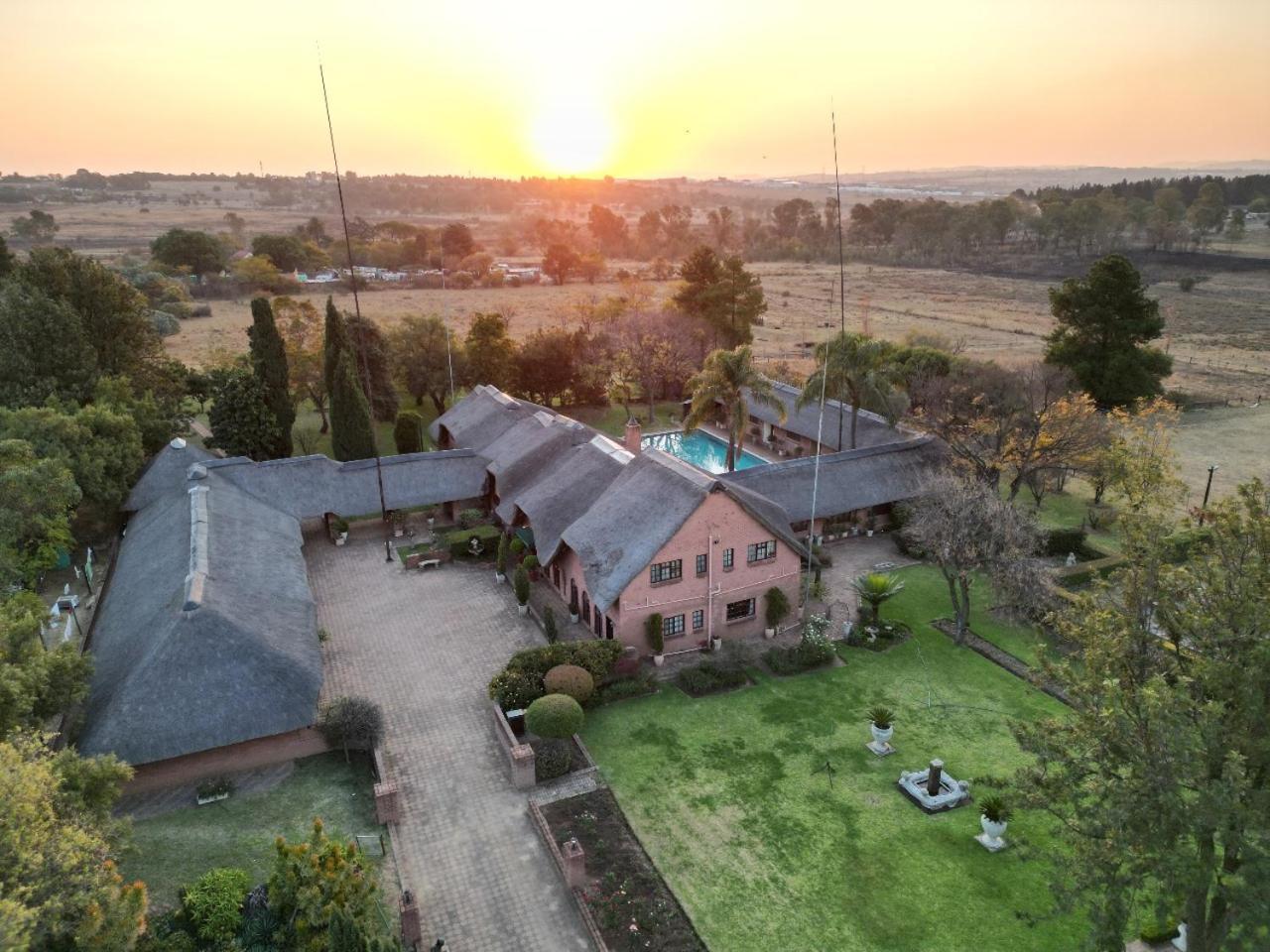 Owls Loft Guest House Midrand Exterior foto